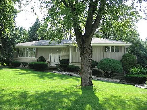 15 Regent Dr photo 1