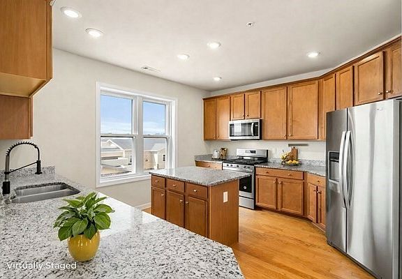 3rd image of 130 University Ave #1312