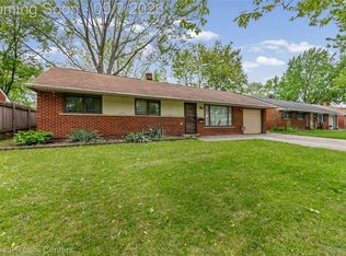 35463 Seville St, Clinton Township, MI 48035