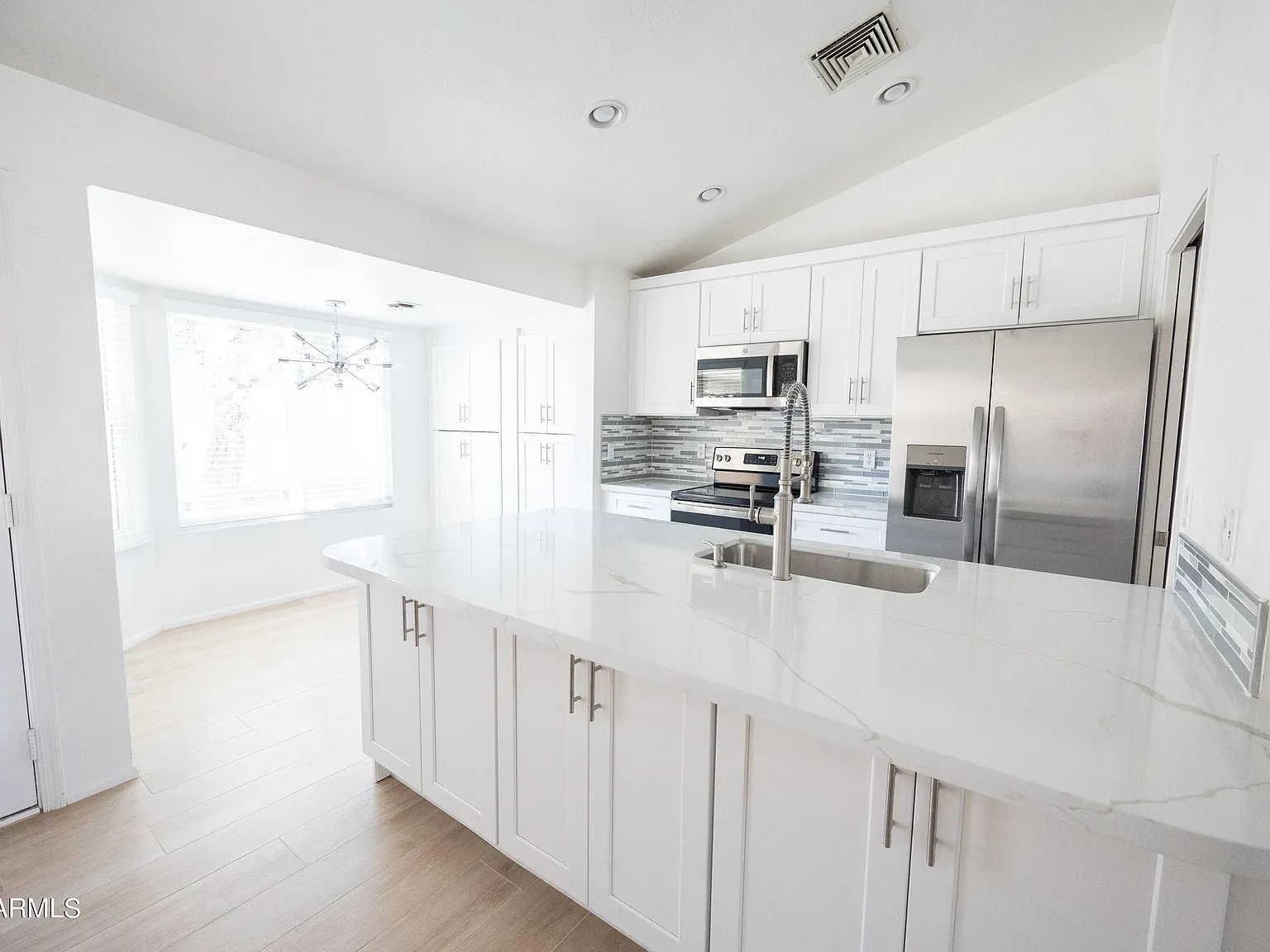 4 bed, 2.0 bath, 1722 sqft, $2,500 — Photo 2