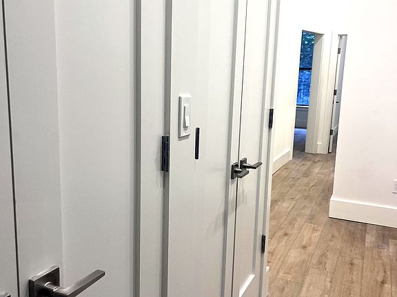3rd image of 208 W 104th St APT 1B
