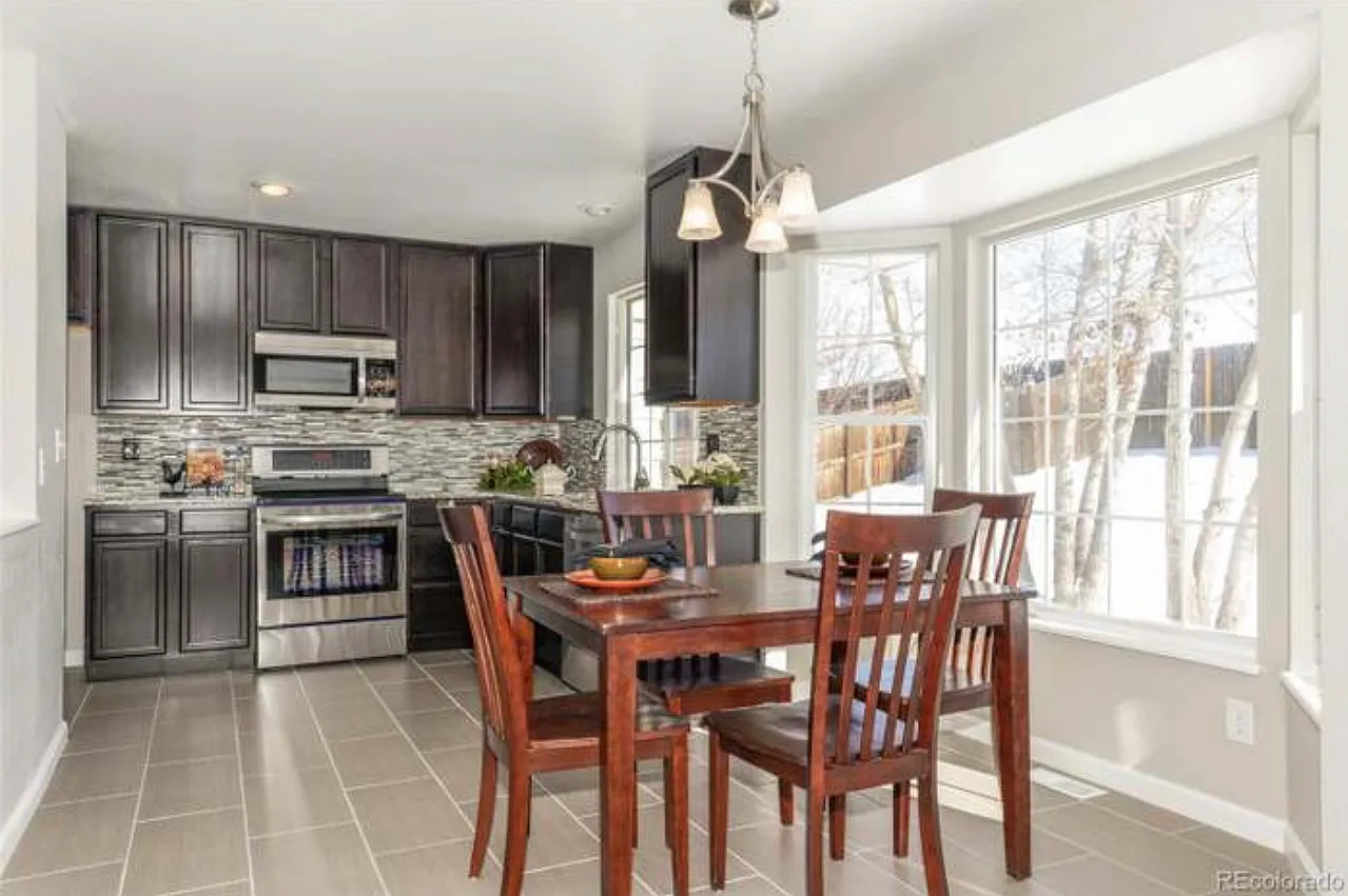 4 bed, 2200 sqft, $2,950 — Photo 4
