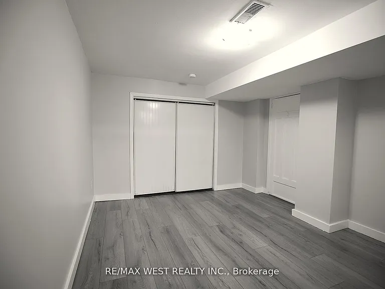 32 Beatrice St #BASEMENT — Photo 6