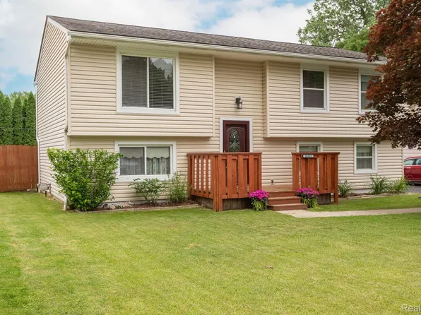 26321 Judy Cir, Brownstown, MI 48174