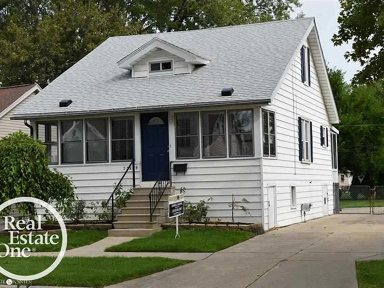 23909 Elmira St — Photo 1