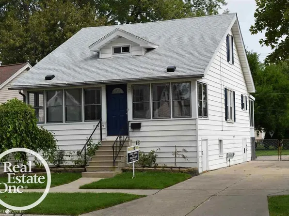 23909 Elmira St, Saint Clair Shores, MI 48082