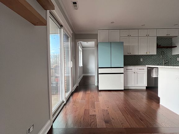 4th image of 9242 Gross Point Rd APT 405
