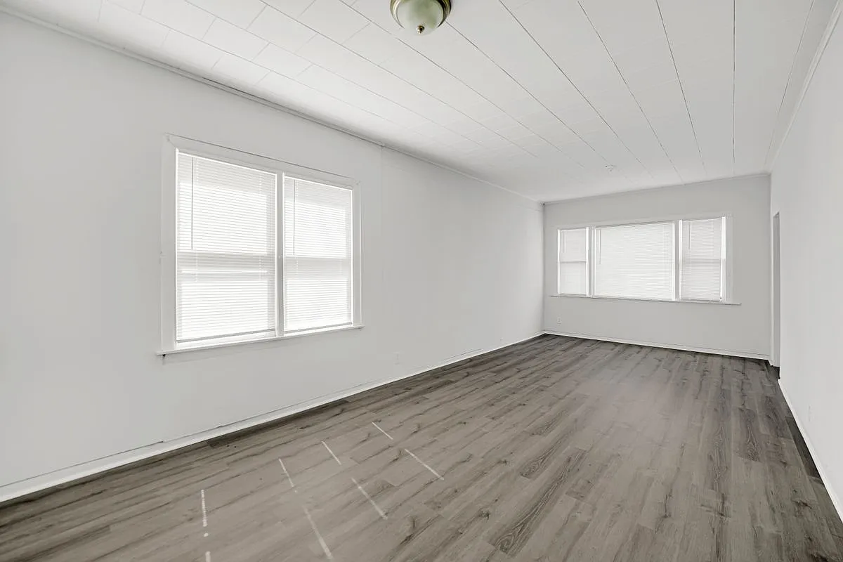 2 bed, 1.0 bath, 661 sqft, $1,200 — Photo 3