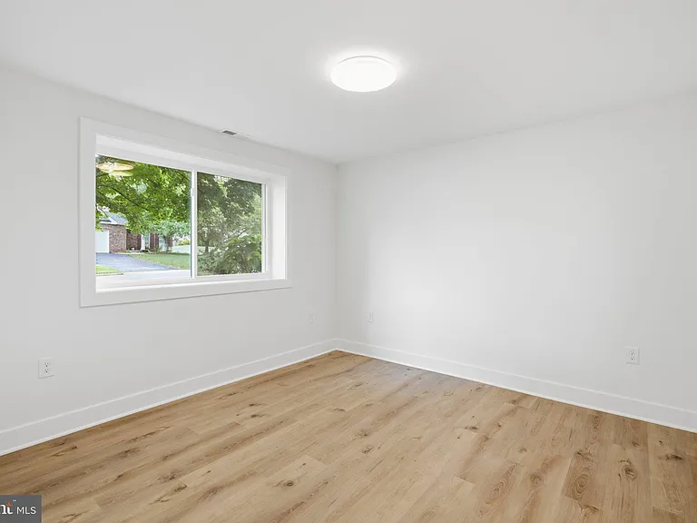 202 Leslie Ct — Photo 19