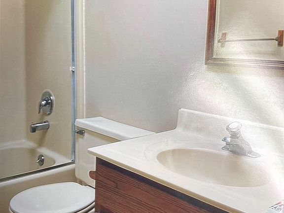 5th image of 443 Sheridan Dr #1