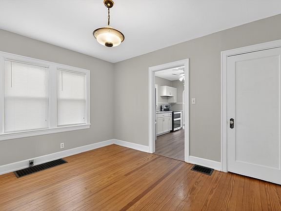 5th image of 206 S Main St