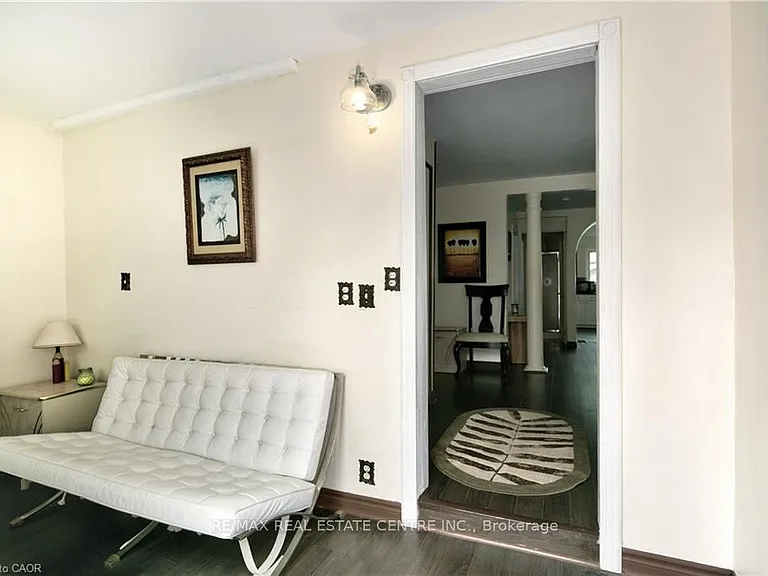 42 5th Ln — Photo 3