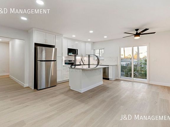 4th image of 4575 Kensington Dr APT 5