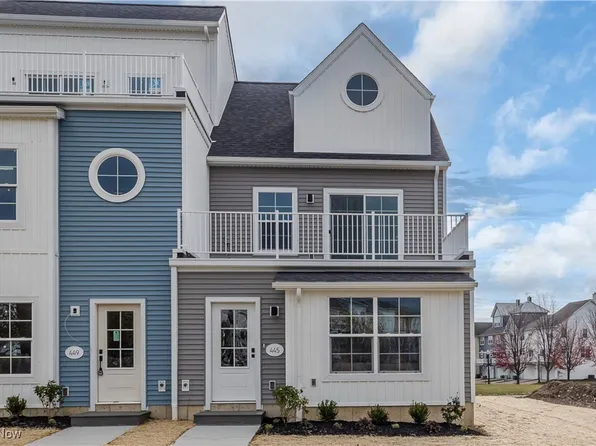 445 Harbor Ln, Lorain, OH 44052