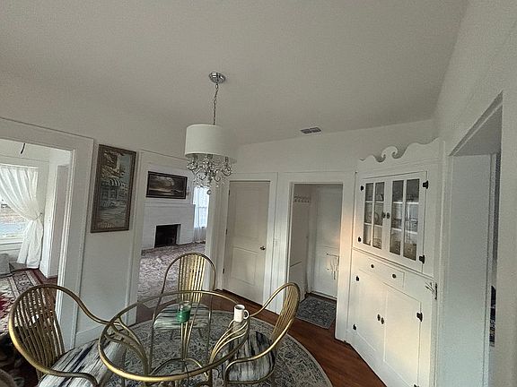 3rd image of 18 Orange St E