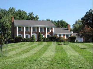 8911 Lochaven Dr, Gaithersburg, MD 20882