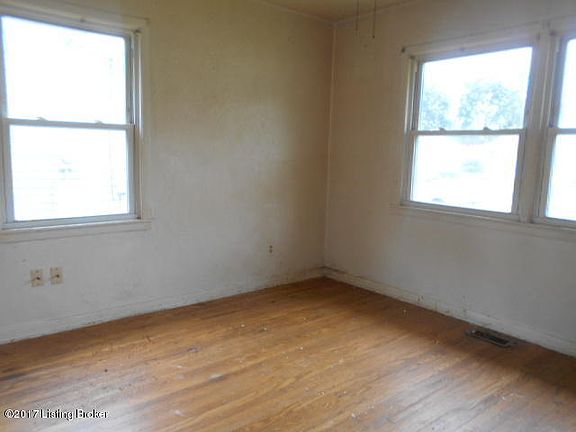 4th image of 5300 Red Oak Ln