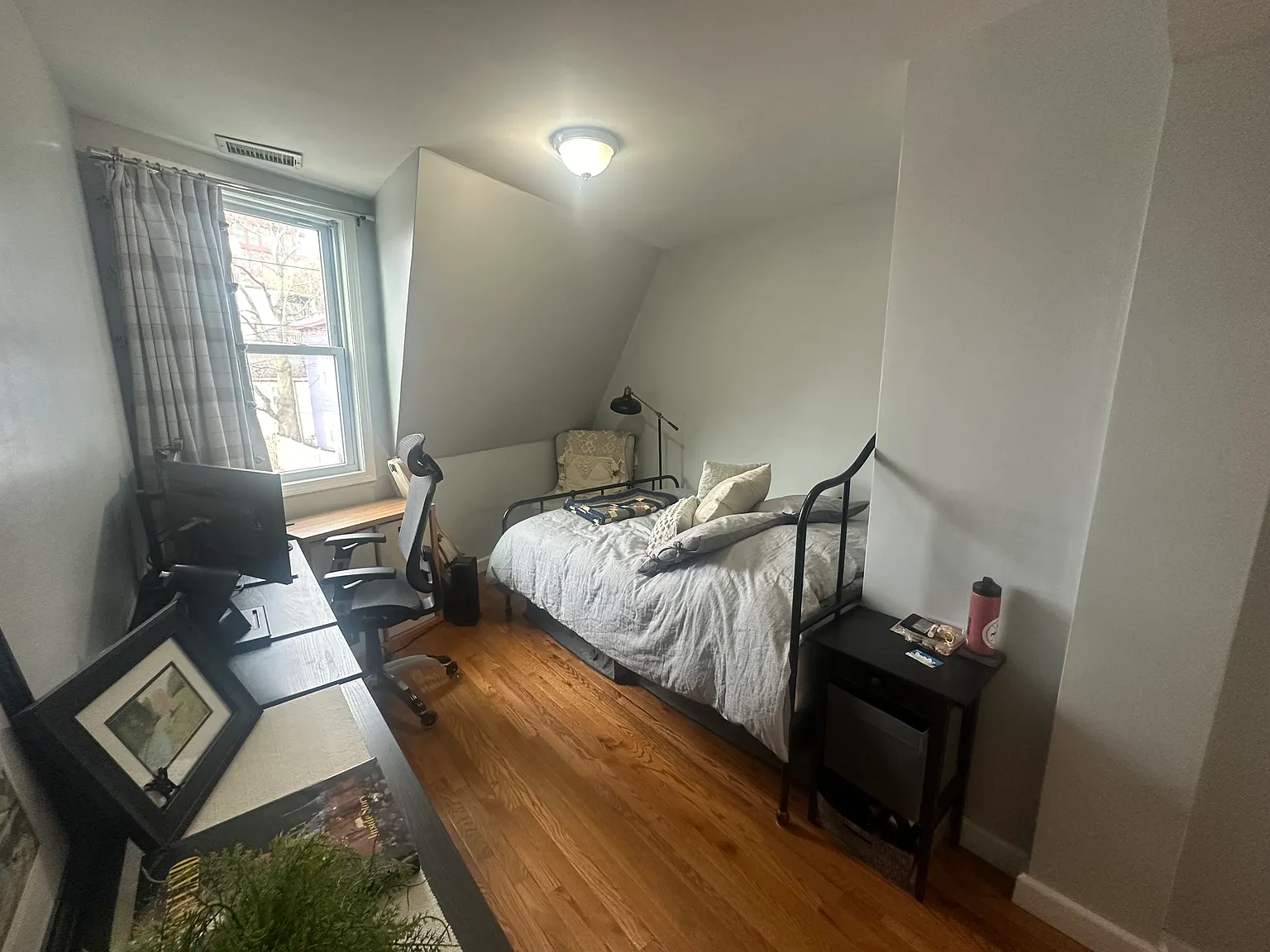 3 bed, 1100 sqft, $3,700 — Photo 4