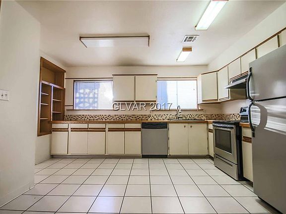 5th image of 113 Woodley St