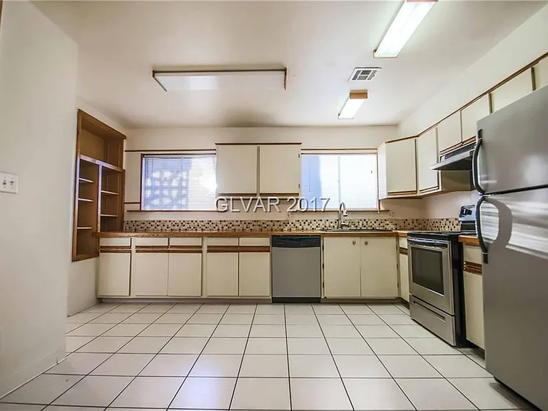 113 Woodley St — Photo 5