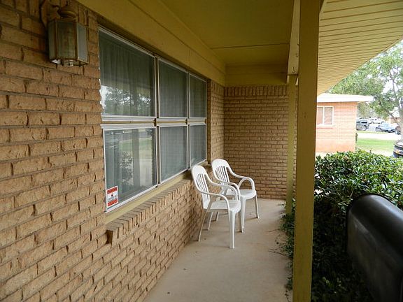 2nd image of 3003 Byron Ave