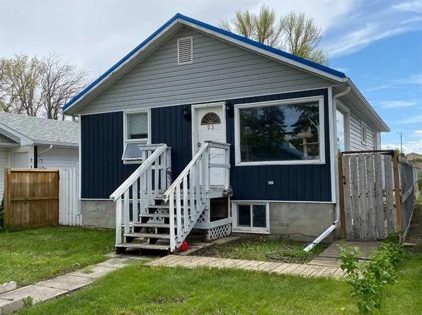 23 N Pine Ave W, Brooks, AB T1R 0A1
