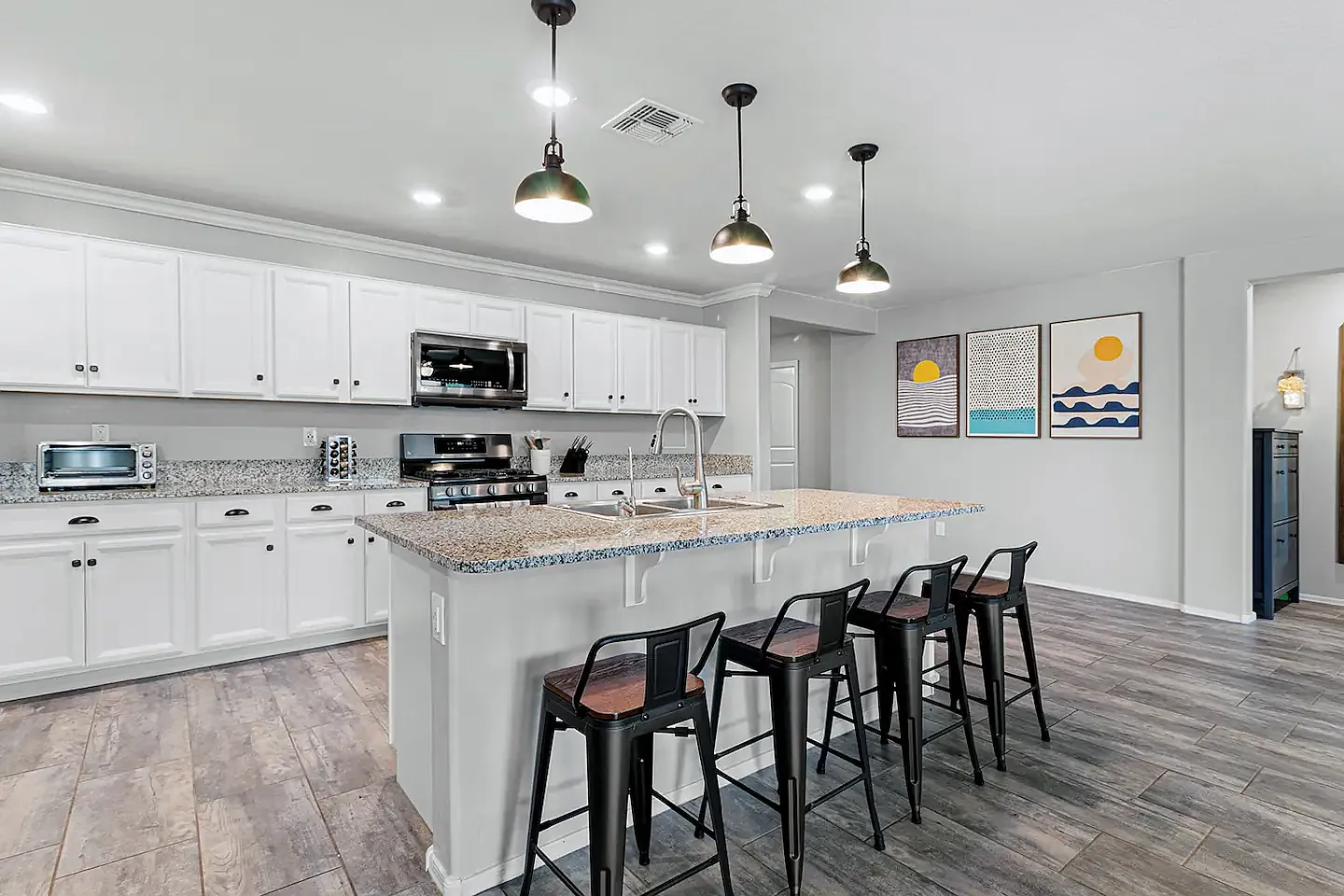 5 bed, 2583 sqft, $6,000 — Photo 4