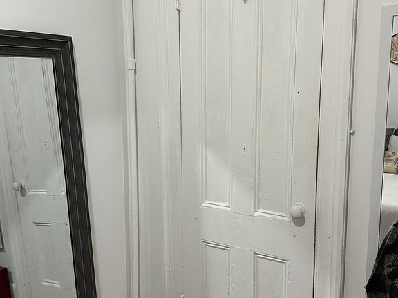 4th image of 45 Wayne Ave Room 1