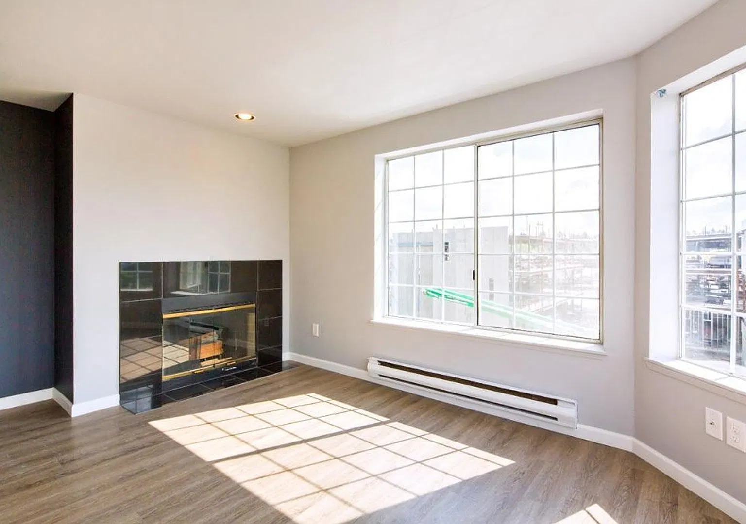 Comfortable North Seattle Living Near Green Lake! — Photo 2
