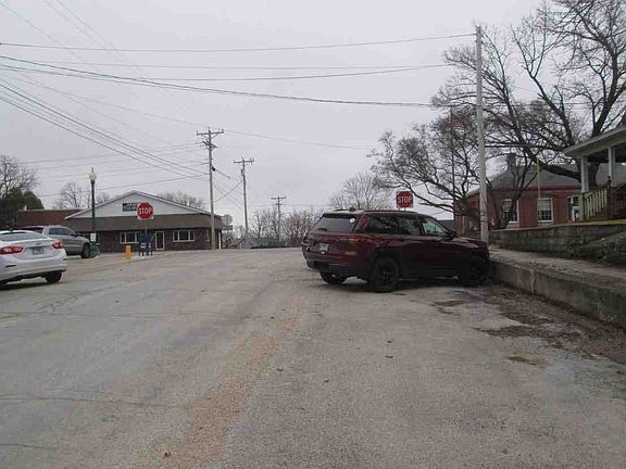4th image of 107 E Rapp St