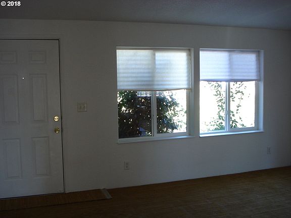 4th image of 2965 NE Delynne Ct