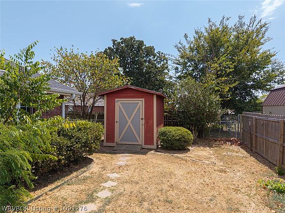 3rd image of 109 Claretta Dr