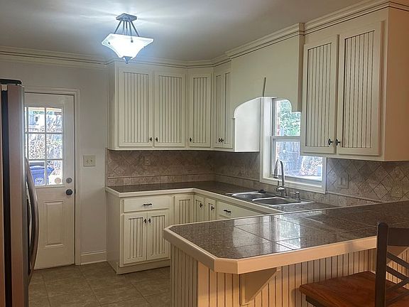 2nd image of 405 Woodland Dr