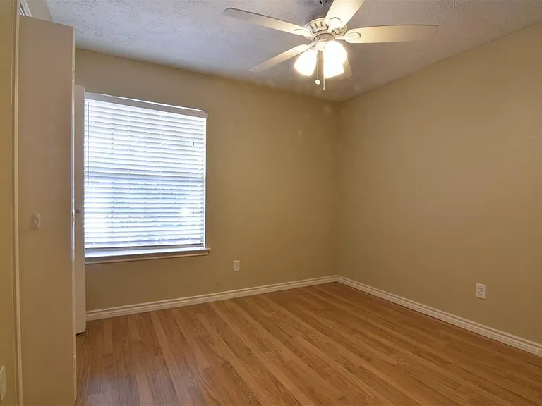 8507 Grove Park Dr — Photo 19