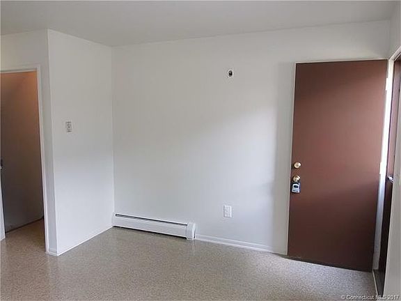 5th image of 54 Richmond Ave APT 2