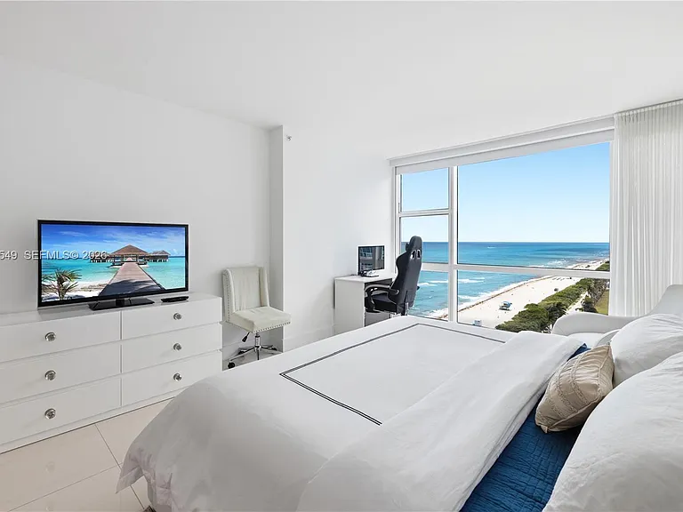 6801 Collins Ave #LPH06-DOORLPH14 — Photo 15