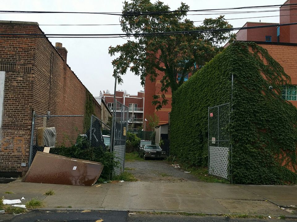 1st image of 2639 1st St