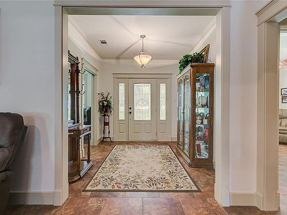 4th image of 658 E Canyon Creek Ln