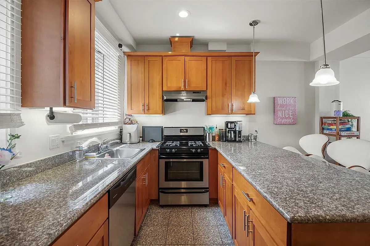 1 bed, 700 sqft, $2,700 — Photo 3