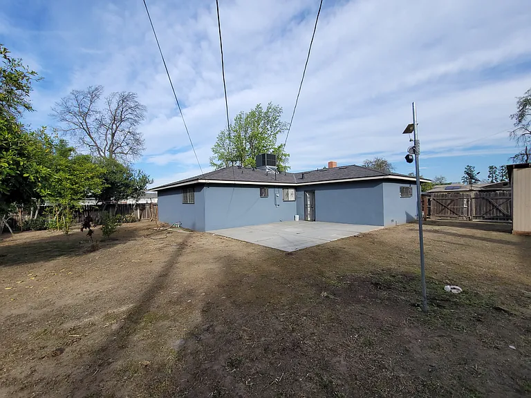 1355 N Matus Ave — Photo 19