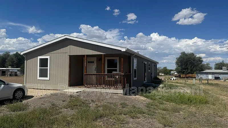3 bed, 2.0 bath, 1560 sqft, $1,900 — Photo 1