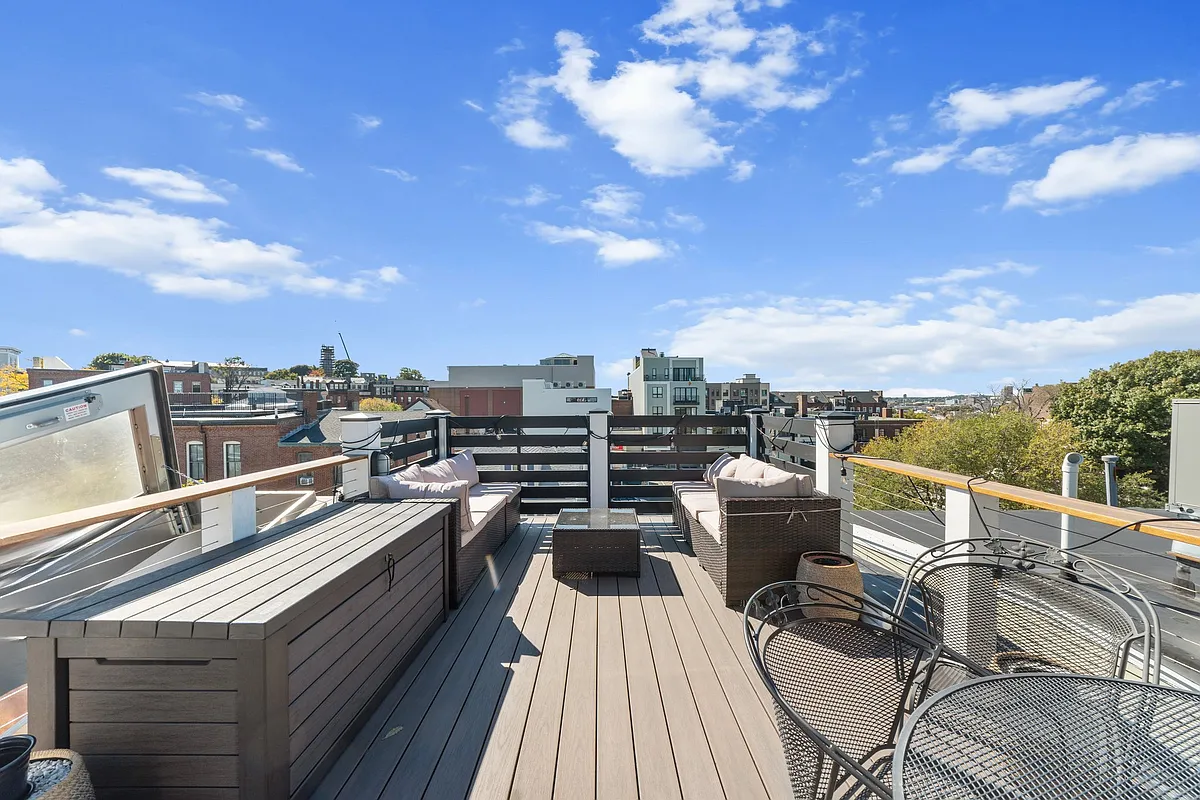 Building Photo - 342 W 3rd St #2