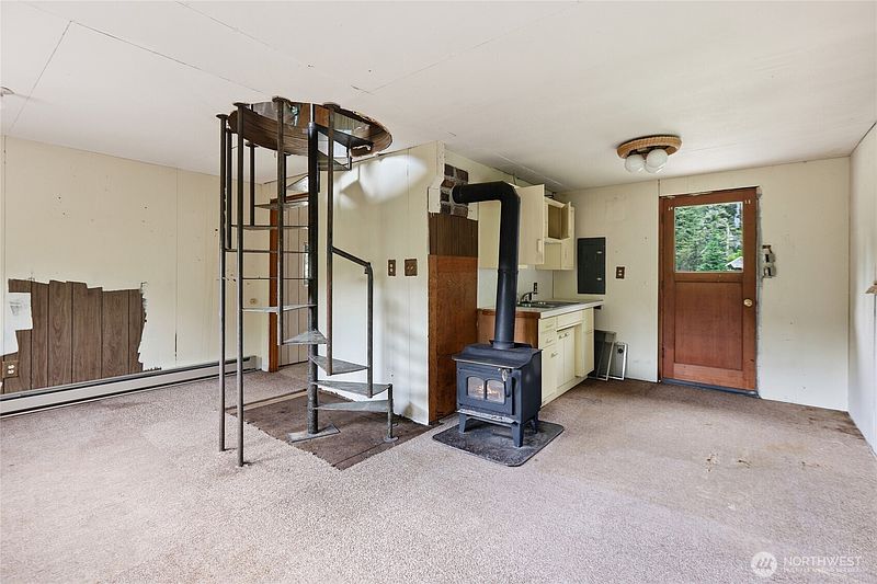 3rd image of 220 Shady Glen Lane