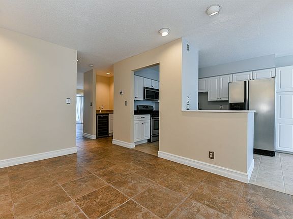 5th image of 676 Huron Ave #4