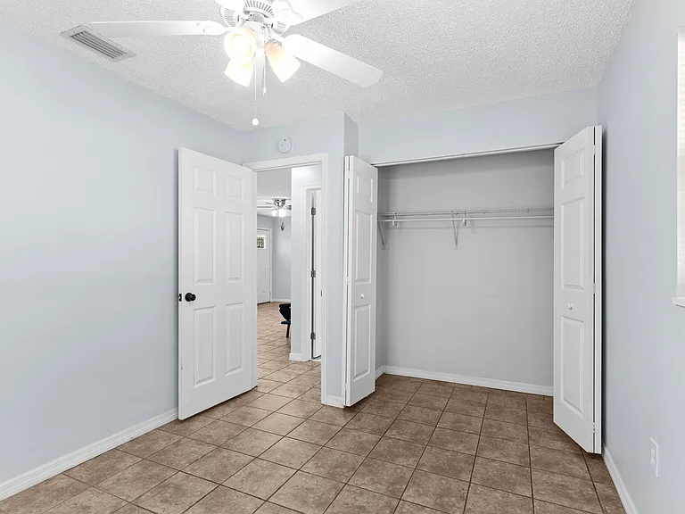 2334 N Roxbury Rd — Photo 9