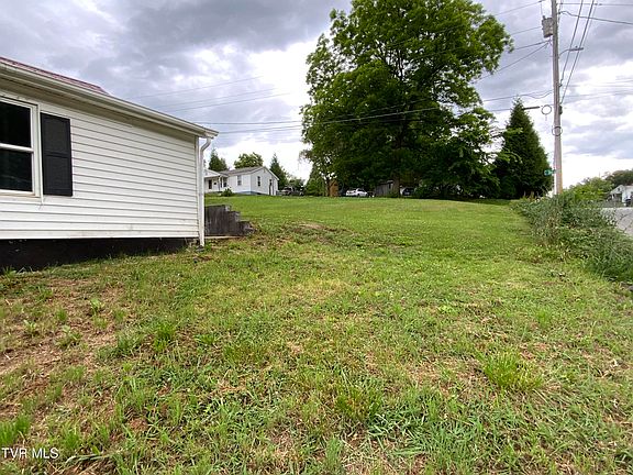 2nd image of 211 Locust St #211