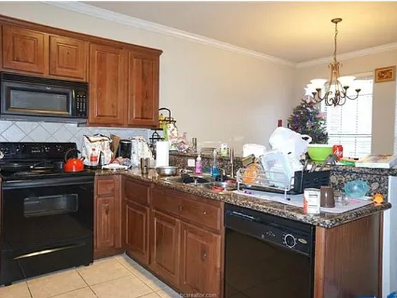 3rd image of 402 Forest Dr #A