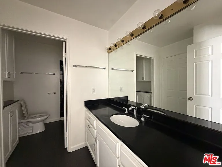 1337 N Sierra Bonita Ave #204 — Photo 15