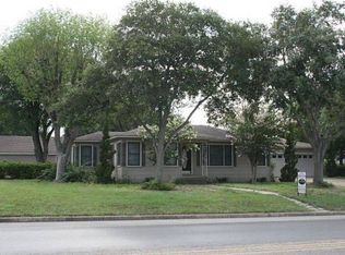 318 S Faires St, Flatonia, TX 78941