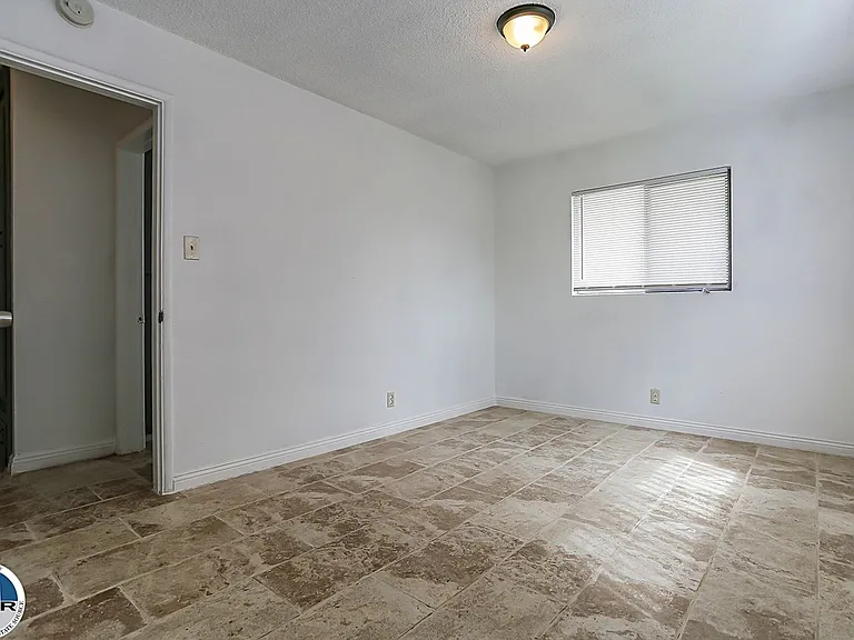 284 N Garnet Way — Photo 12
